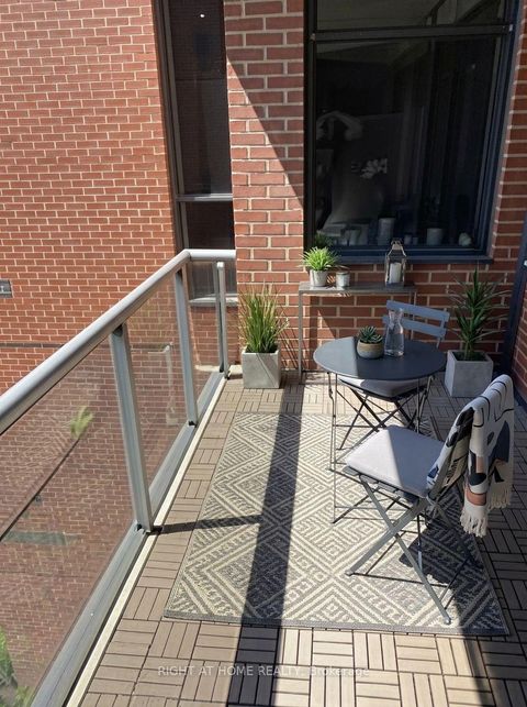 Photo 11 at 319 - 62 Niagara Street, Niagara, Toronto