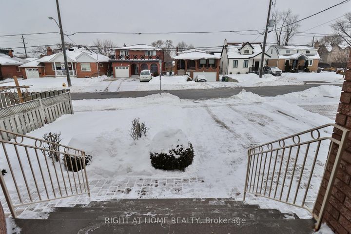 Photo 36 at 459 Maple Leaf Drive, Maple Leaf, Toronto