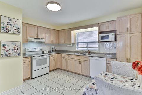 Photo 9 at 459 Maple Leaf Drive, Maple Leaf, Toronto