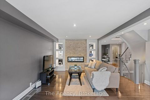 Photo 3 at 7 Higgin Court, Edgehill Drive, Barrie