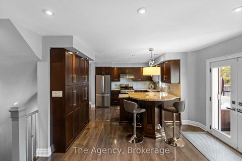 Photo 5 at 7 Higgin Court, Edgehill Drive, Barrie