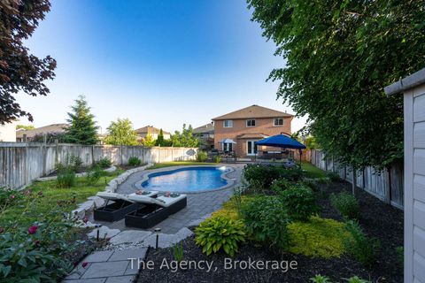 Photo 8 at 7 Higgin Court, Edgehill Drive, Barrie