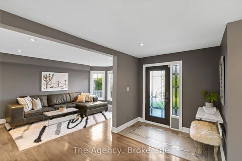 Photo 9 at 7 Higgin Court, Edgehill Drive, Barrie