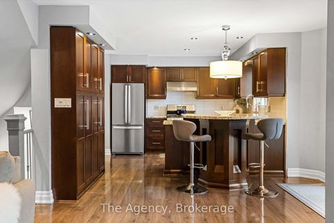 Photo 11 at 7 Higgin Court, Edgehill Drive, Barrie