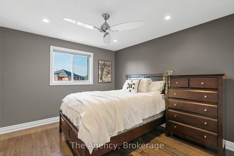 Photo 22 at 7 Higgin Court, Edgehill Drive, Barrie