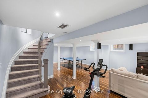 Photo 27 at 7 Higgin Court, Edgehill Drive, Barrie