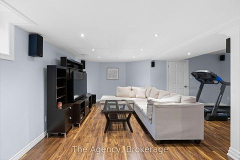 Photo 30 at 7 Higgin Court, Edgehill Drive, Barrie