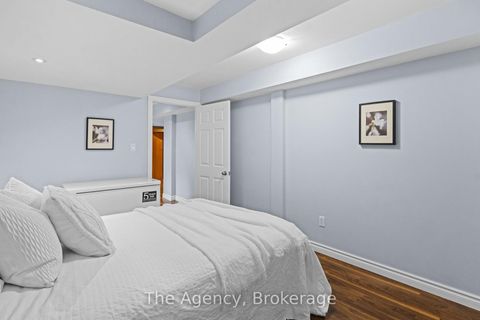 Photo 34 at 7 Higgin Court, Edgehill Drive, Barrie