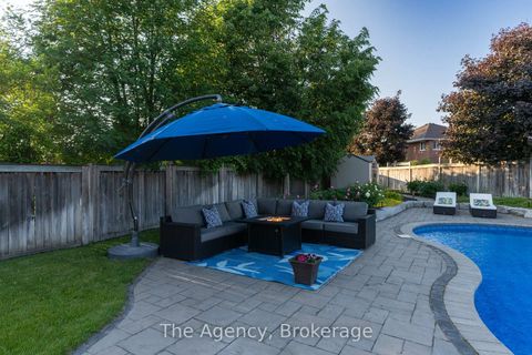 Photo 35 at 7 Higgin Court, Edgehill Drive, Barrie