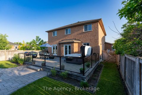 Photo 39 at 7 Higgin Court, Edgehill Drive, Barrie