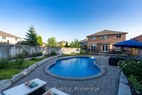 Photo 40 at 7 Higgin Court, Edgehill Drive, Barrie