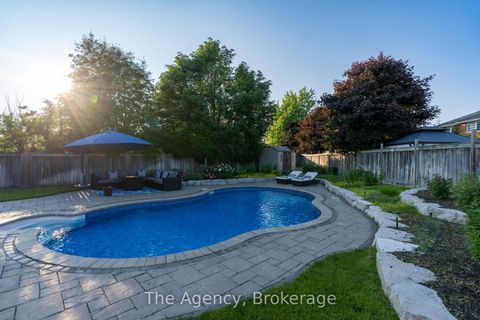 Photo 42 at 7 Higgin Court, Edgehill Drive, Barrie