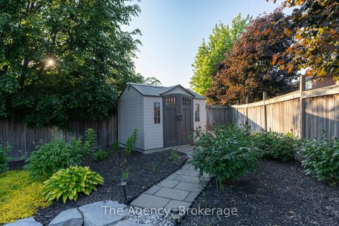 Photo 43 at 7 Higgin Court, Edgehill Drive, Barrie