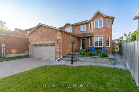 Photo 45 at 7 Higgin Court, Edgehill Drive, Barrie