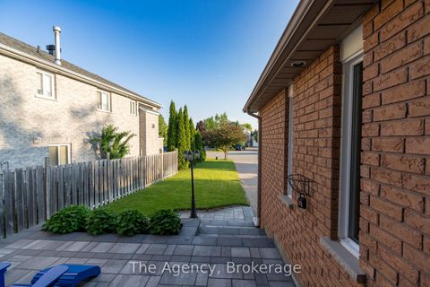 Photo 46 at 7 Higgin Court, Edgehill Drive, Barrie