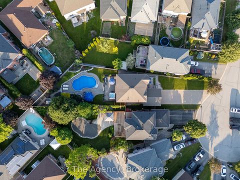 Photo 49 at 7 Higgin Court, Edgehill Drive, Barrie