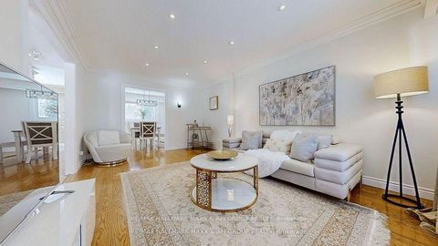 Photo 4 at 25 Sandusky Crescent, Aurora Highlands, Aurora