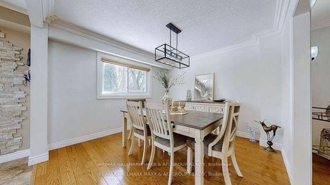 Photo 5 at 25 Sandusky Crescent, Aurora Highlands, Aurora