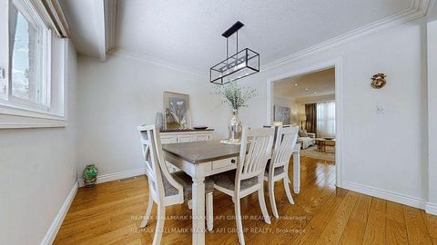 Photo 6 at 25 Sandusky Crescent, Aurora Highlands, Aurora