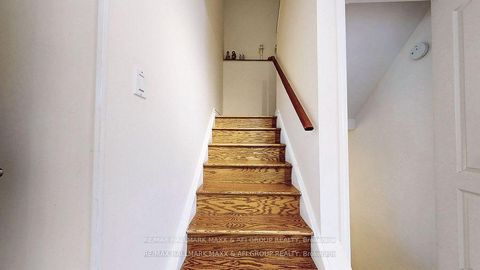 Photo 15 at 25 Sandusky Crescent, Aurora Highlands, Aurora