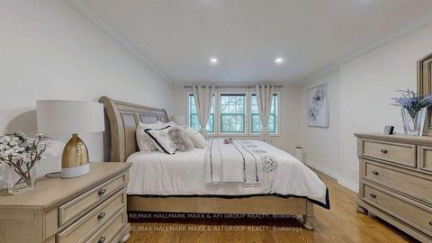 Photo 16 at 25 Sandusky Crescent, Aurora Highlands, Aurora