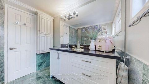 Photo 19 at 25 Sandusky Crescent, Aurora Highlands, Aurora