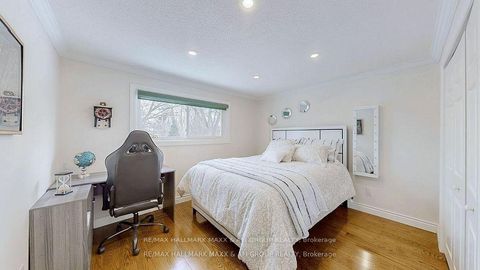 Photo 22 at 25 Sandusky Crescent, Aurora Highlands, Aurora