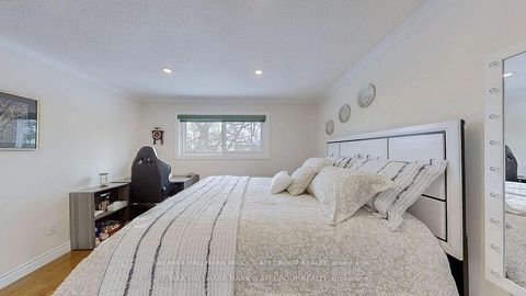 Photo 23 at 25 Sandusky Crescent, Aurora Highlands, Aurora