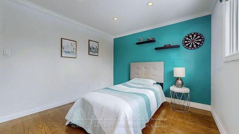 Photo 26 at 25 Sandusky Crescent, Aurora Highlands, Aurora