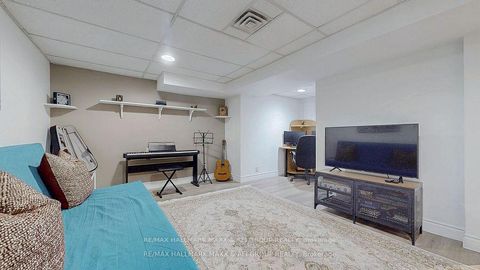 Photo 30 at 25 Sandusky Crescent, Aurora Highlands, Aurora