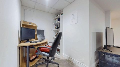 Photo 34 at 25 Sandusky Crescent, Aurora Highlands, Aurora