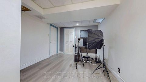 Photo 36 at 25 Sandusky Crescent, Aurora Highlands, Aurora