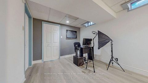 Photo 37 at 25 Sandusky Crescent, Aurora Highlands, Aurora