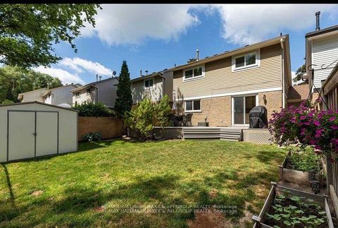 Photo 43 at 25 Sandusky Crescent, Aurora Highlands, Aurora