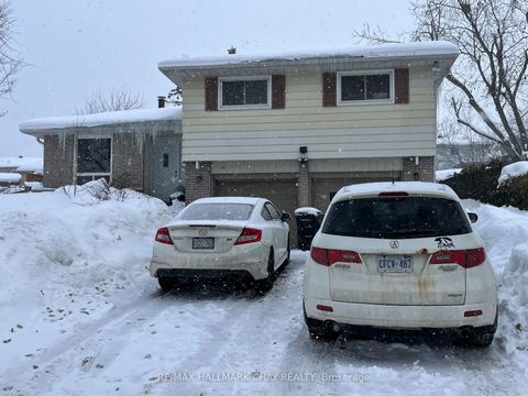 Photo 2 at 13 Jane Crescent, Allandale Heights, Barrie