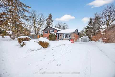 Photo 2 at 28 Springhome Road, Allandale Heights, Barrie