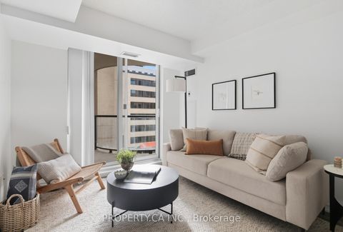 Photo 5 at 709 - 801 Bay Street, Bay Street Corridor, Toronto