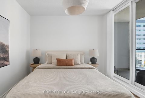 Photo 13 at 709 - 801 Bay Street, Bay Street Corridor, Toronto