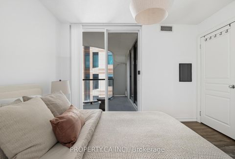 Photo 14 at 709 - 801 Bay Street, Bay Street Corridor, Toronto