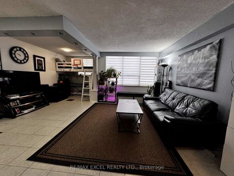 Photo 5 at 308 - 50 Lotherton Pathway, Glen Park, Toronto