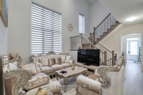 Photo 7 at 77 Terravista Crescent, Vellore Village, Vaughan