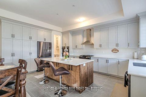 Photo 10 at 77 Terravista Crescent, Vellore Village, Vaughan