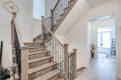 Photo 18 at 77 Terravista Crescent, Vellore Village, Vaughan