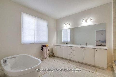 Photo 36 at 77 Terravista Crescent, Vellore Village, Vaughan