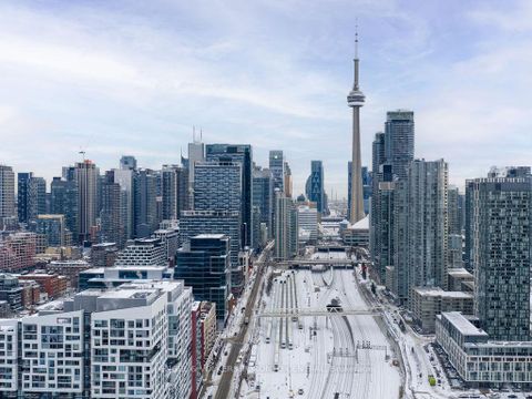 Photo 1 at 621 - 560 Front Street W, Waterfront Communities C1, Toronto