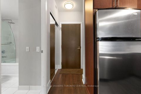 Photo 3 at 621 - 560 Front Street W, Waterfront Communities C1, Toronto