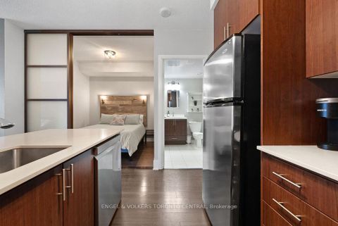 Photo 6 at 621 - 560 Front Street W, Waterfront Communities C1, Toronto