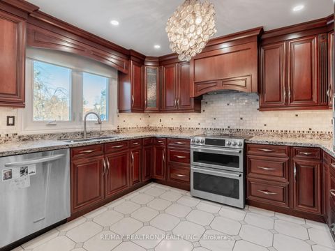 Photo 8 at 406 Weldrick Road E, Bayview Hill, Richmond Hill