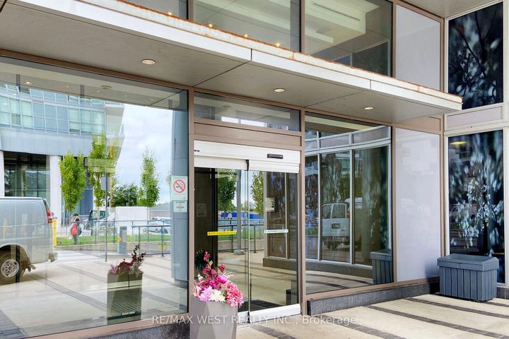 Photo 2 at 3517 - 121 McMahon Drive, Bayview Village, Toronto