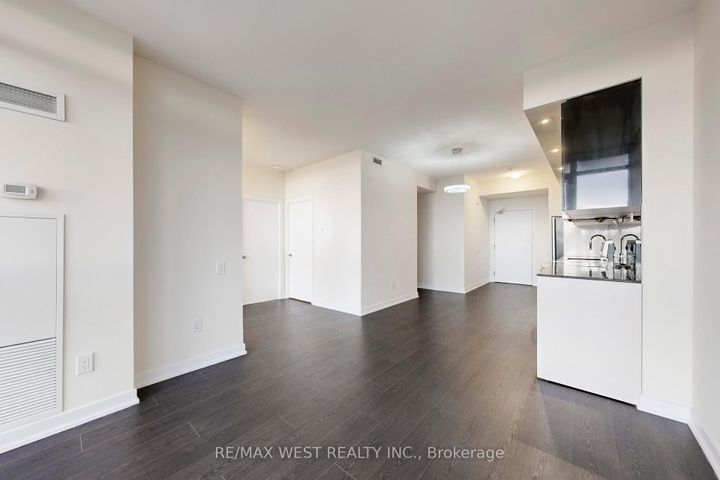 Photo 8 at 3517 - 121 McMahon Drive, Bayview Village, Toronto